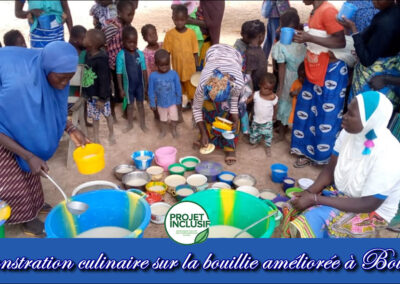Bonne pratique : Démonstration culinaire sur la bouillie améliorée à base des produits locaux initiée par les membres de cinq groupements du village de Boundioba.